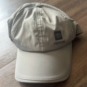 Toyota fitted grey hat. Velcro adjustable in the back. Jersey material